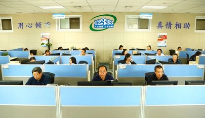 省人社廳業(yè)務(wù)專家走進12333電話咨詢服務(wù)中心